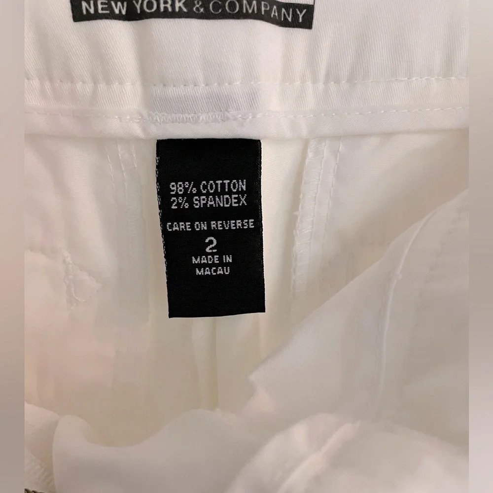 Chino NY white low rise size 2 capris. Side Slit at hem w/2 back pockets 1 front - Picture 5 of 5
